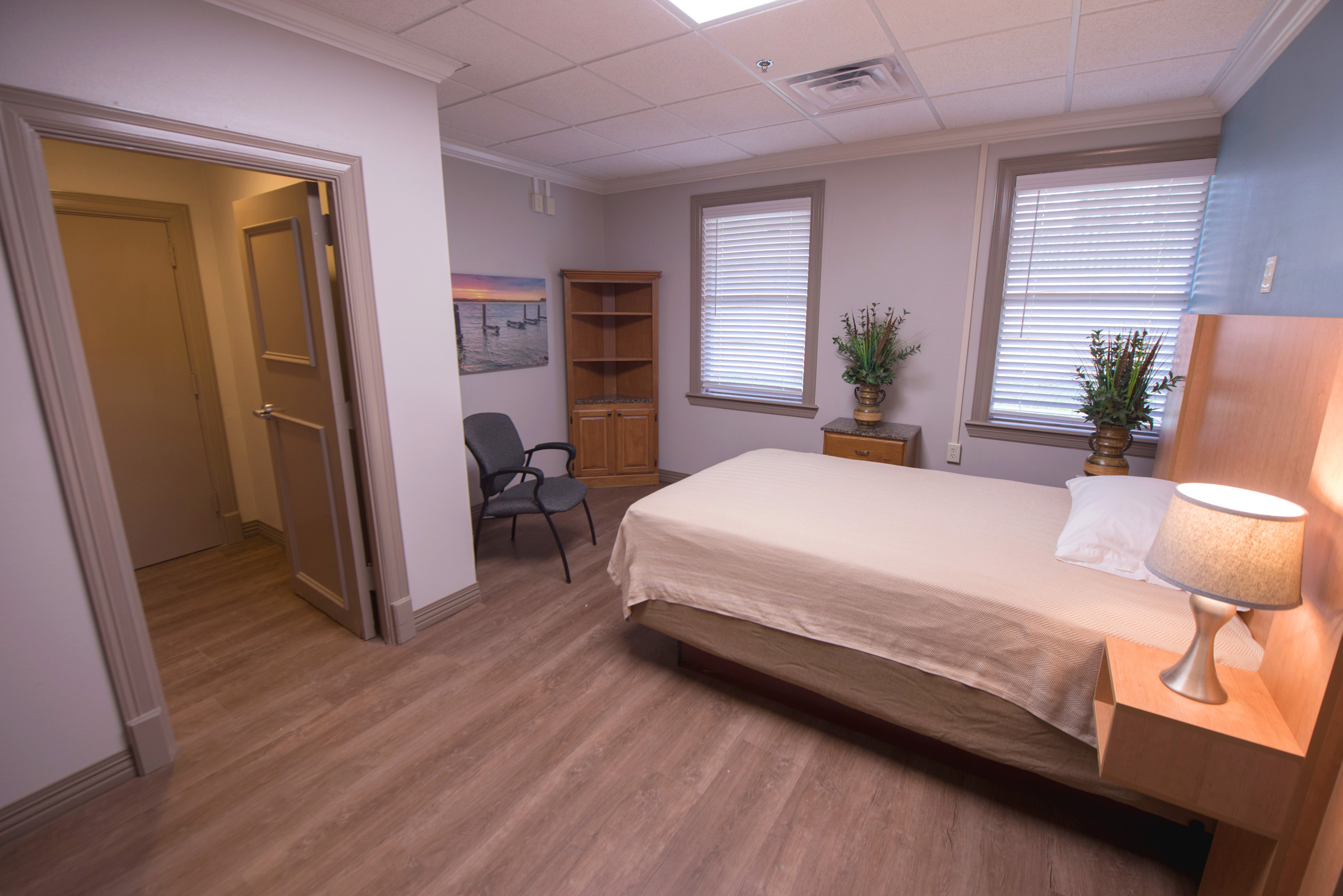 Bedroom with single bed, decor, and natural light