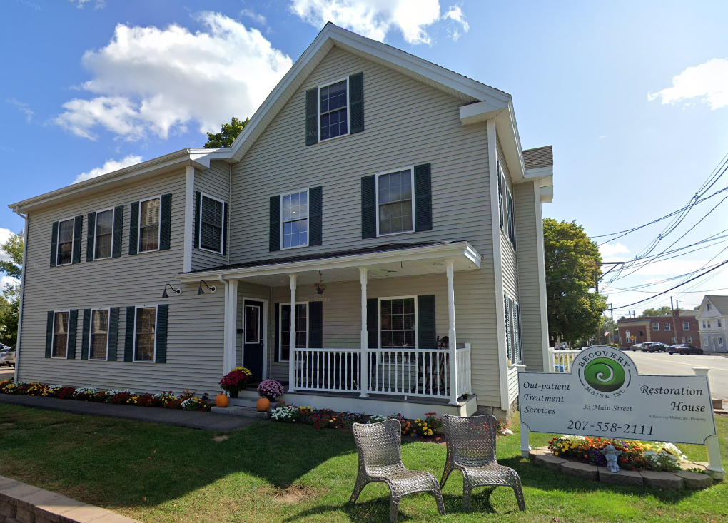 Exterior view of Recovery Maine Restoration House in North Berwick, Maine