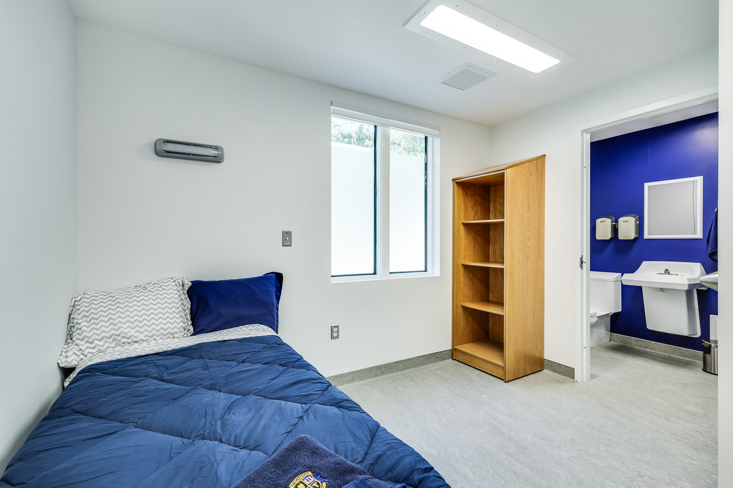 Private bedroom with single bed and window