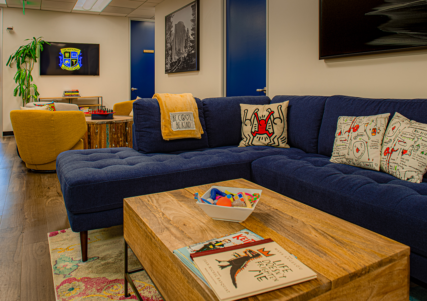 Lounge with a sofa, books, and a TV.