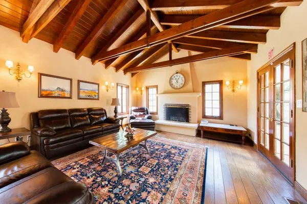 Alhambra Valley Retreat Llc Martinez Living Room2