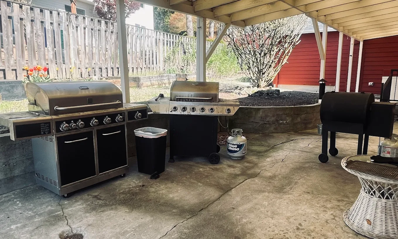 Covered outdoor barbecue and grilling area