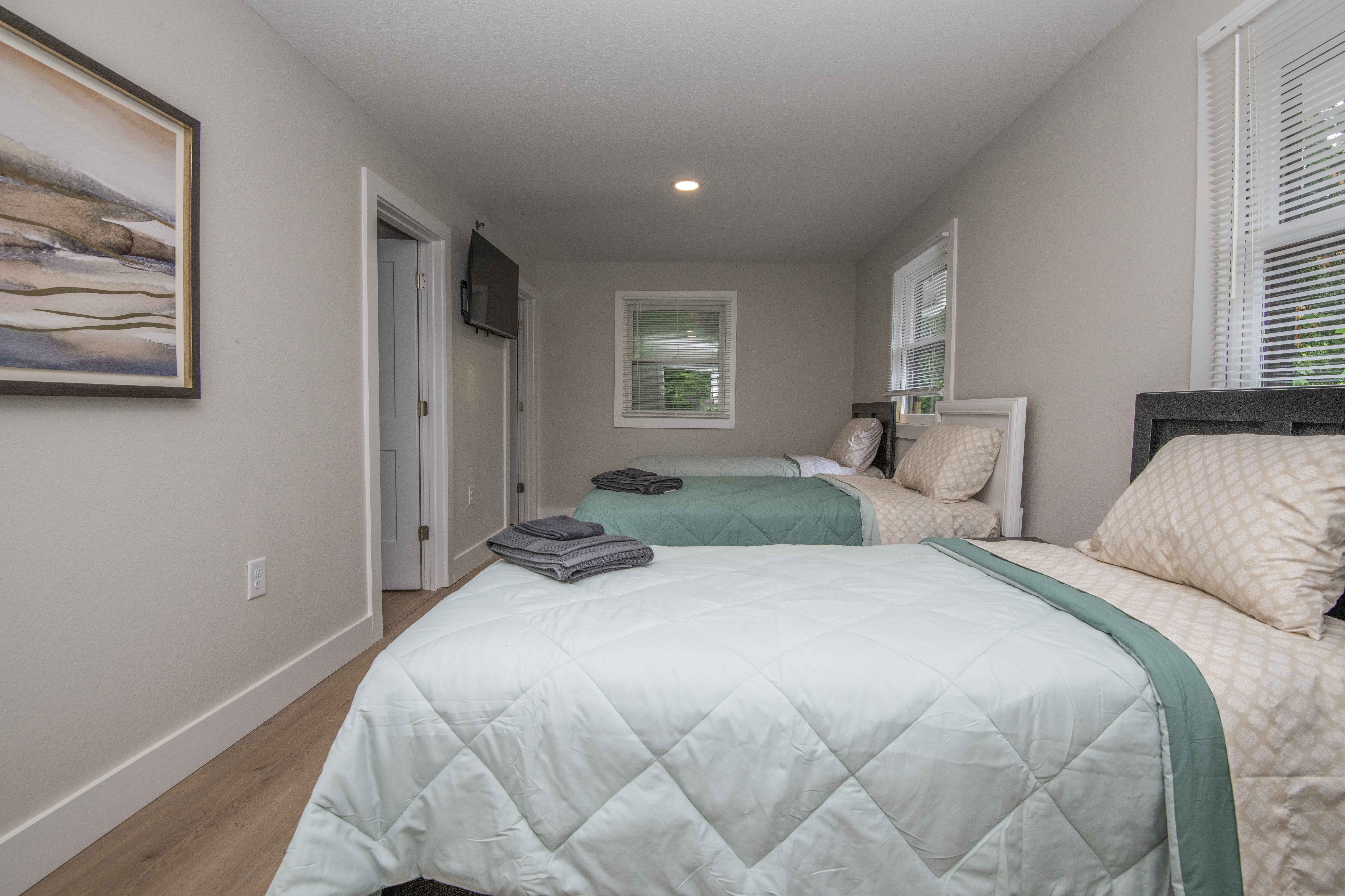 Bedroom with twin beds and light gray bedding