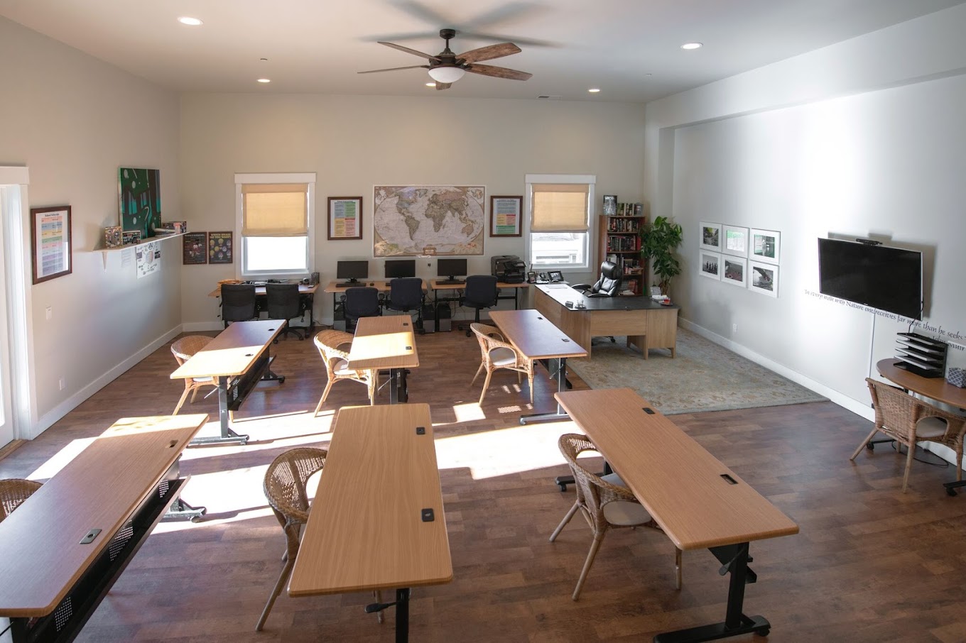Classroom with ample natural light, with several desks.