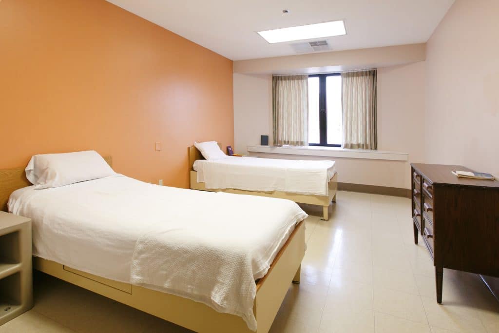 Uofl 1 East Adult Bedroom