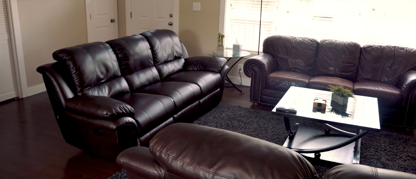 Oregon Trail Recovery Llc Portland Living Room