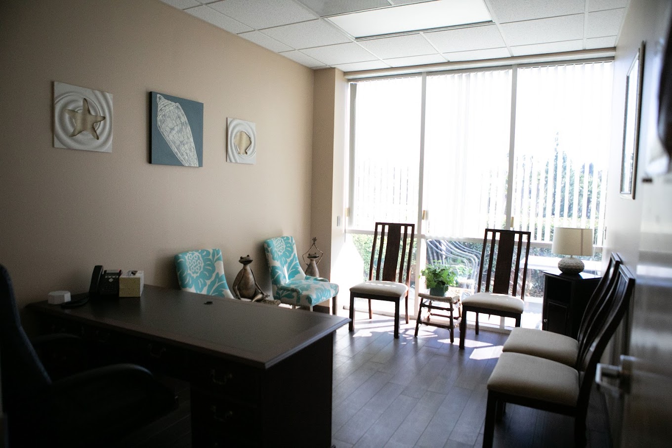 Therapy room with seating and a desk