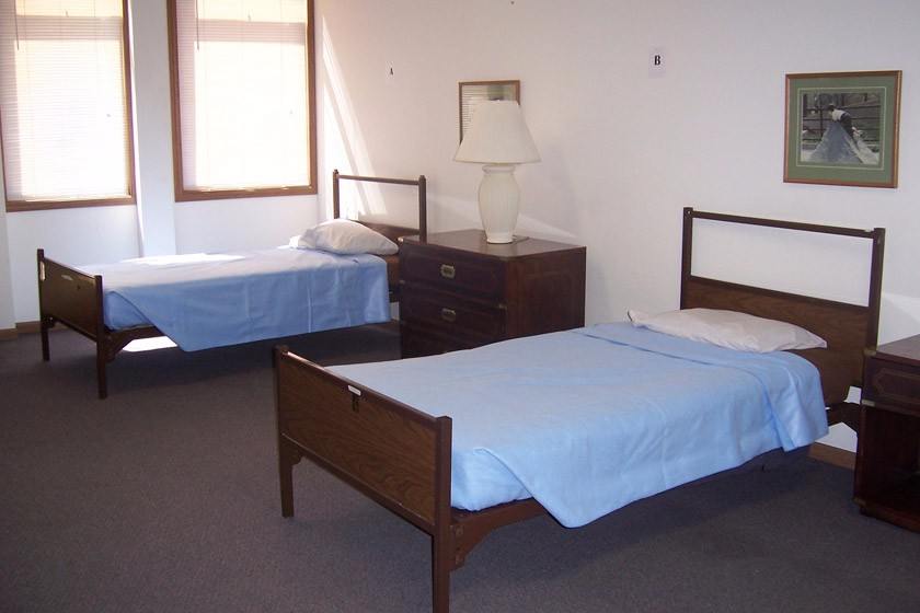 Rehab room with two single beds and wood nightstands