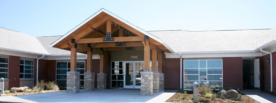 Entrance with wooden beams and glass double doors
