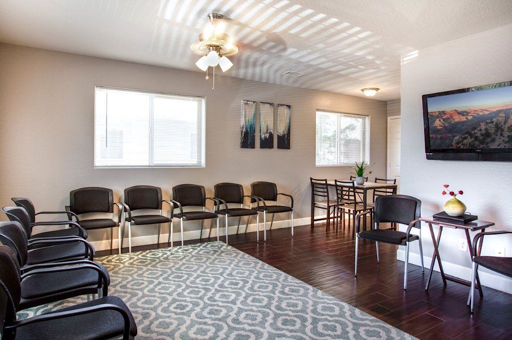 Grpup therapy room with seating along wall.