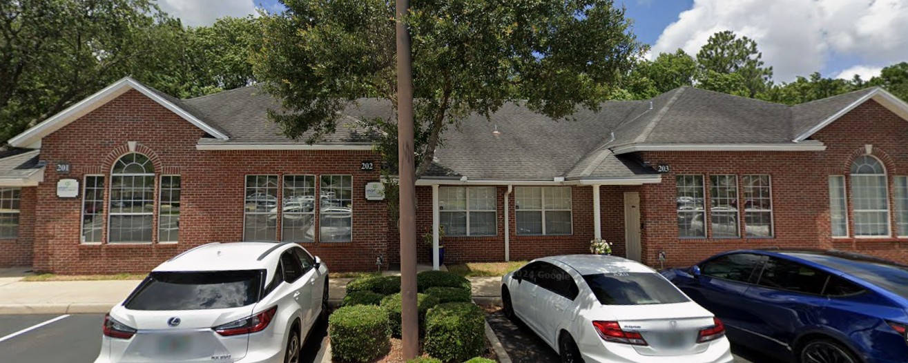 Brick exterior of Serenus Outpatient Detox facility
