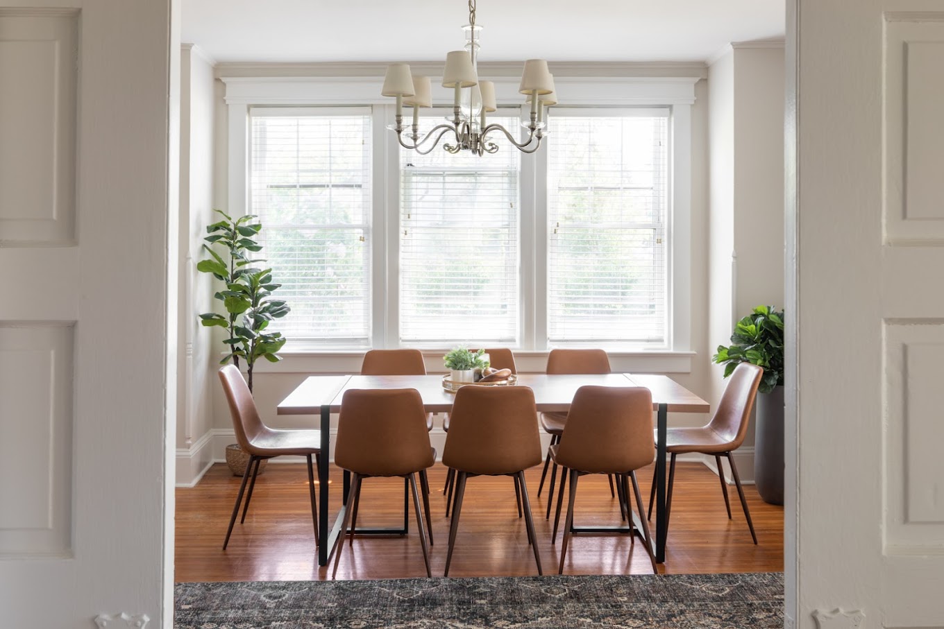 Dining room with a table and chairs.