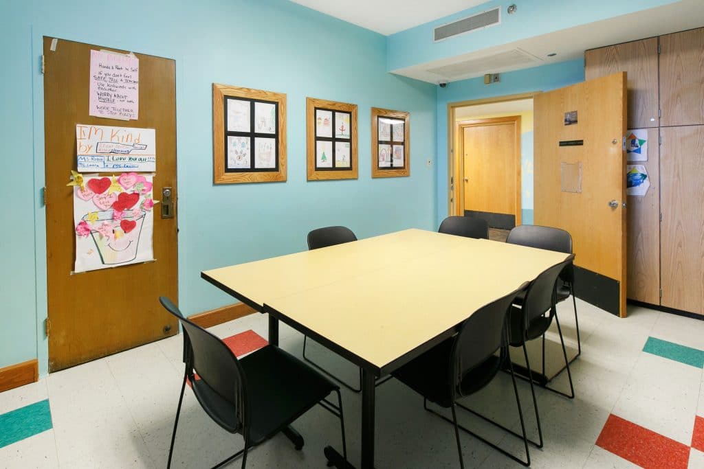 Uofl 2 North Treatment Team Room