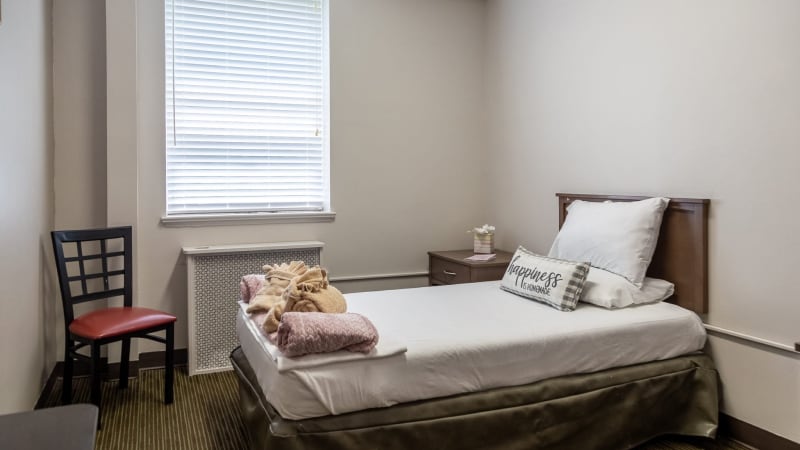 Private bedroom with a single bed next to the window.