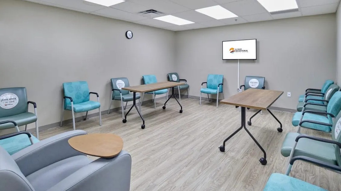 Outpatient group room with seating and tables