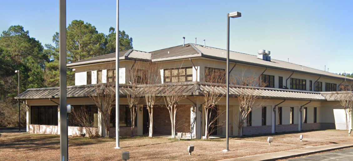 Exterior view of the Oak Arbor treatment facility building in Hattiesburg