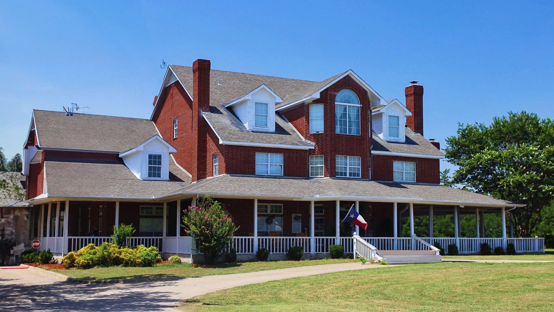 Discovery Point Retreat Ennis Exterior Lawn