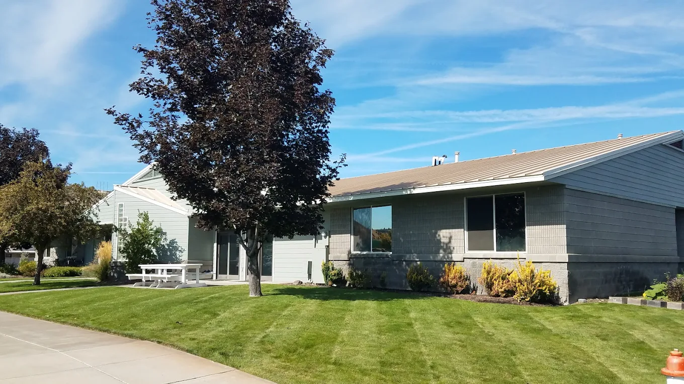 Landscaped grounds at Rimrock Trails adolescent residential campus