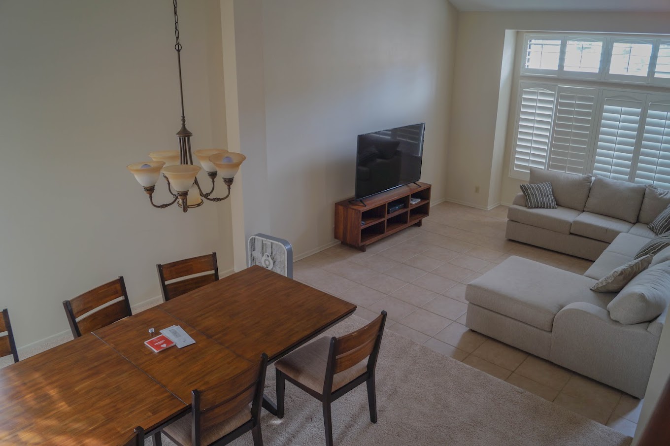 Lving room with seating, TV, and a table.