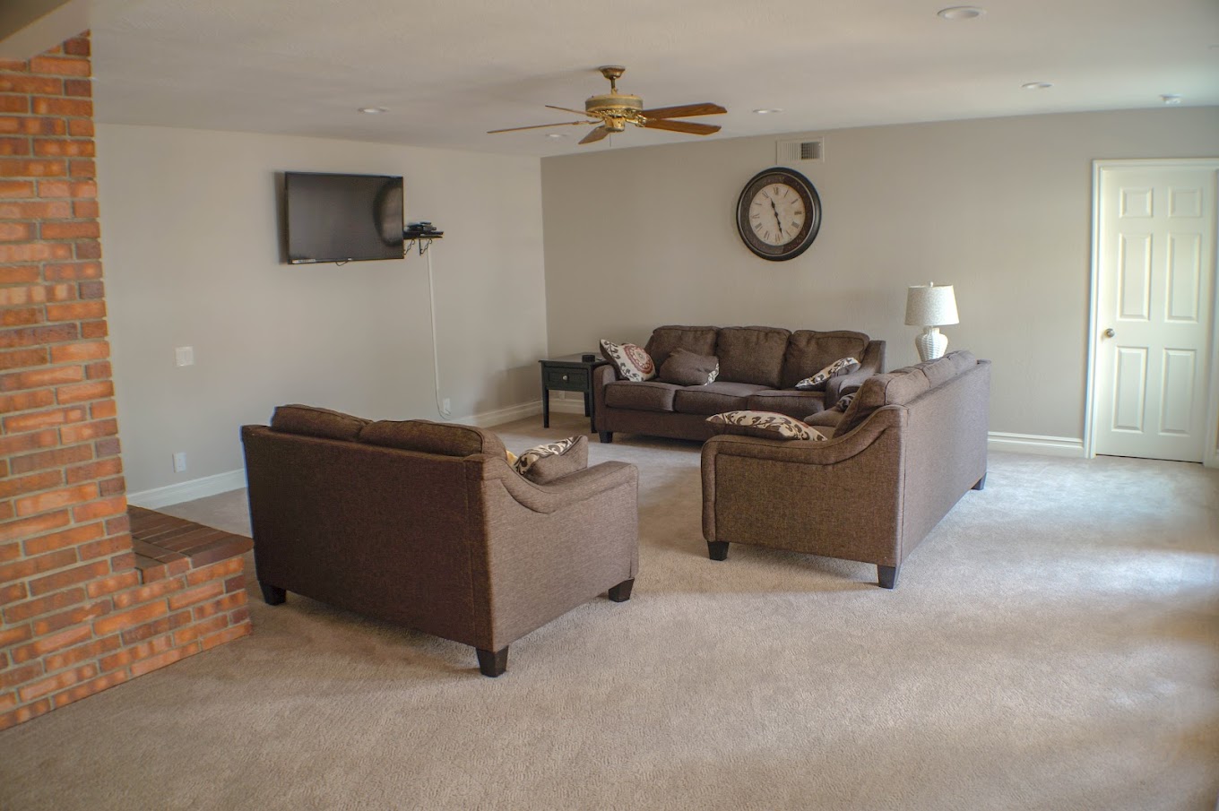 Living room with sofas and a TV.