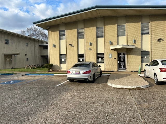 Front exterior of BHG Baton Rouge Treatment Center building