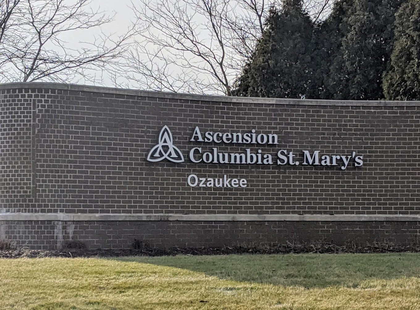 Brick sign with Ascension Columbia St. Mary’s Ozaukee logo