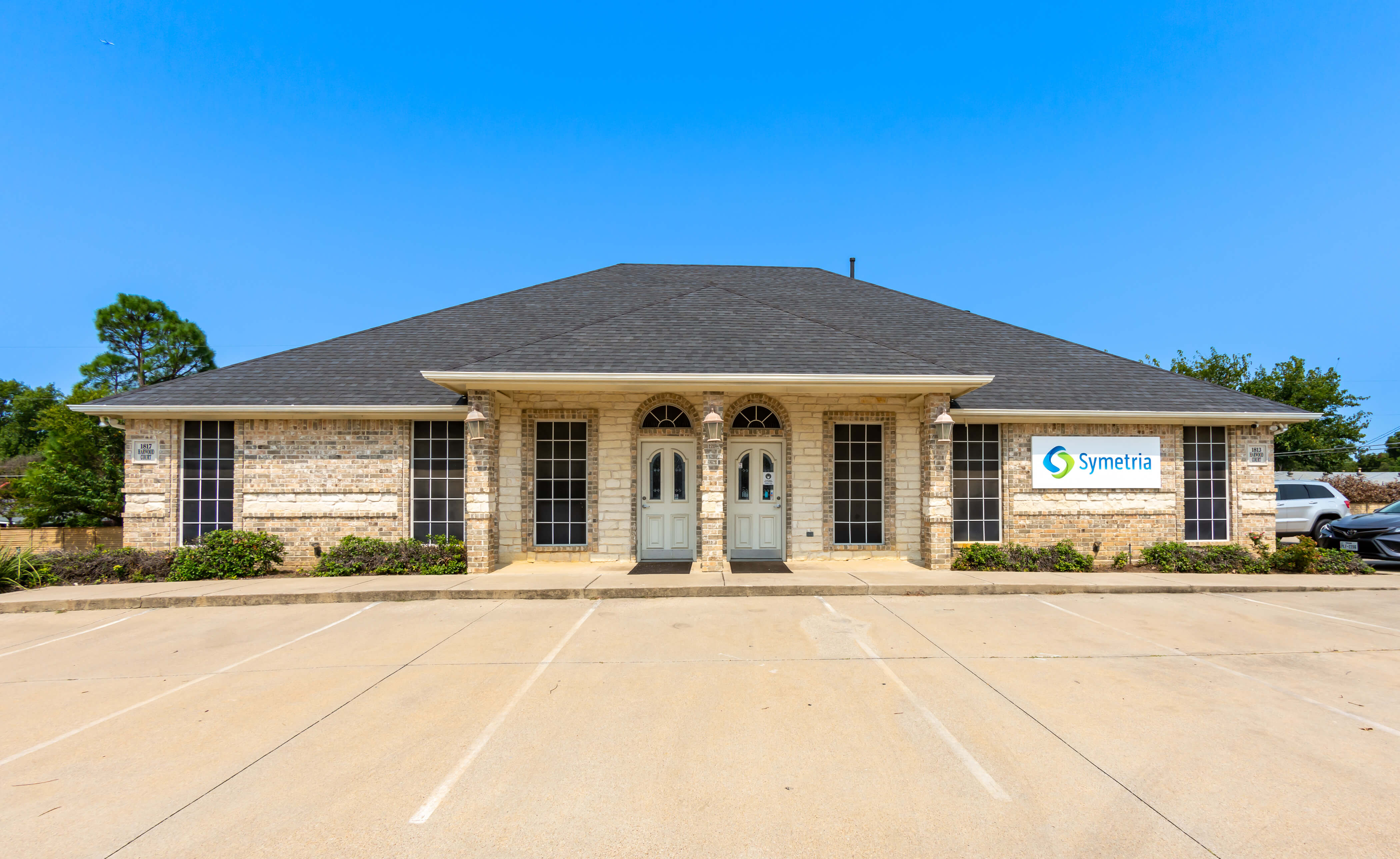 Single-story rehab center with a "Symetria" sign.