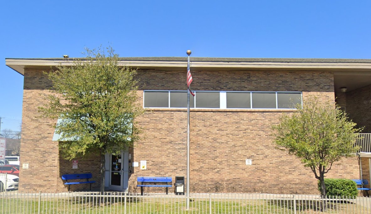 Street view of the detox facility surrounded by greenery, offering a calm atmosphere.