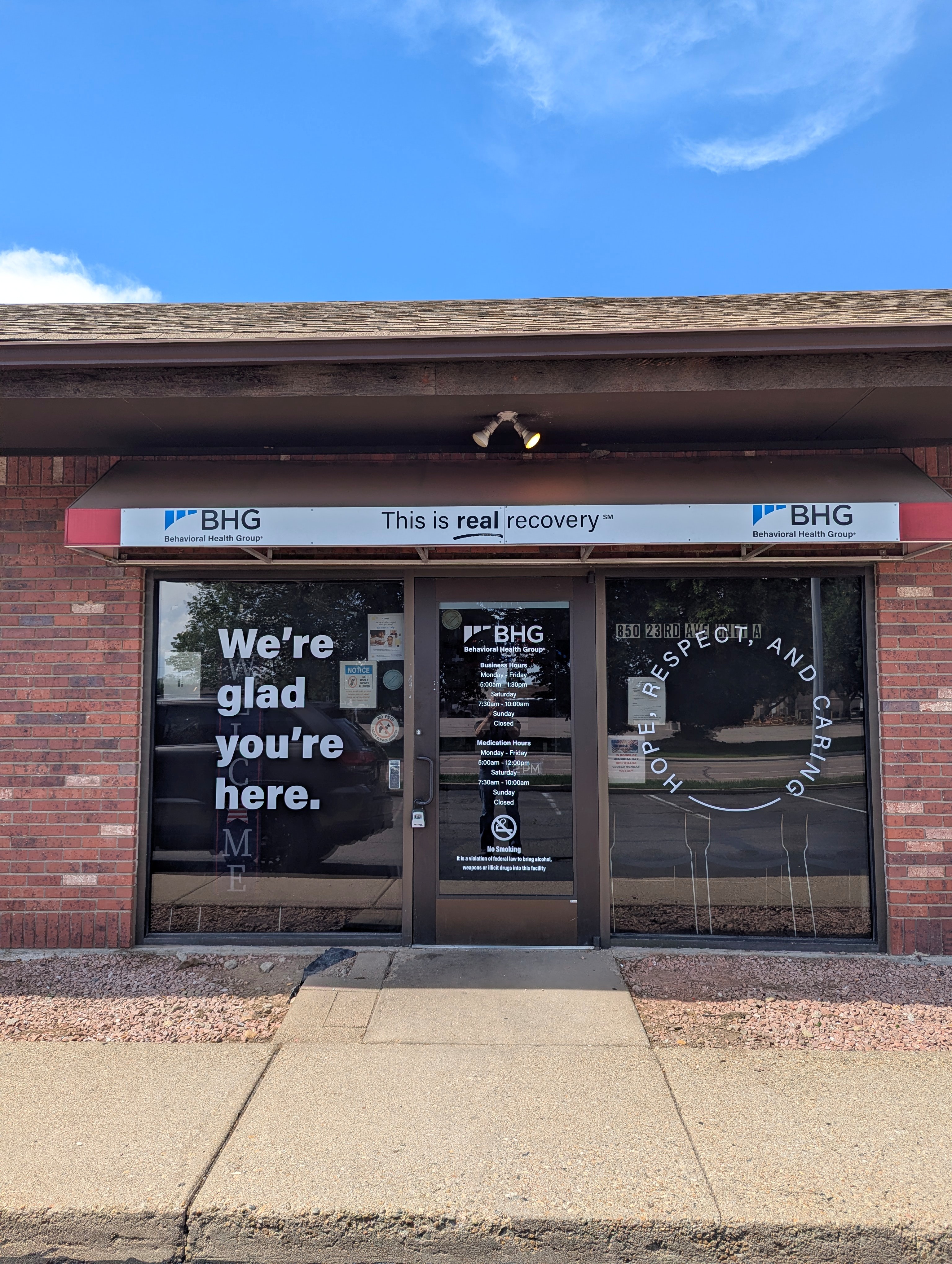 Main entrance to BHG Longmont Treatment Center building