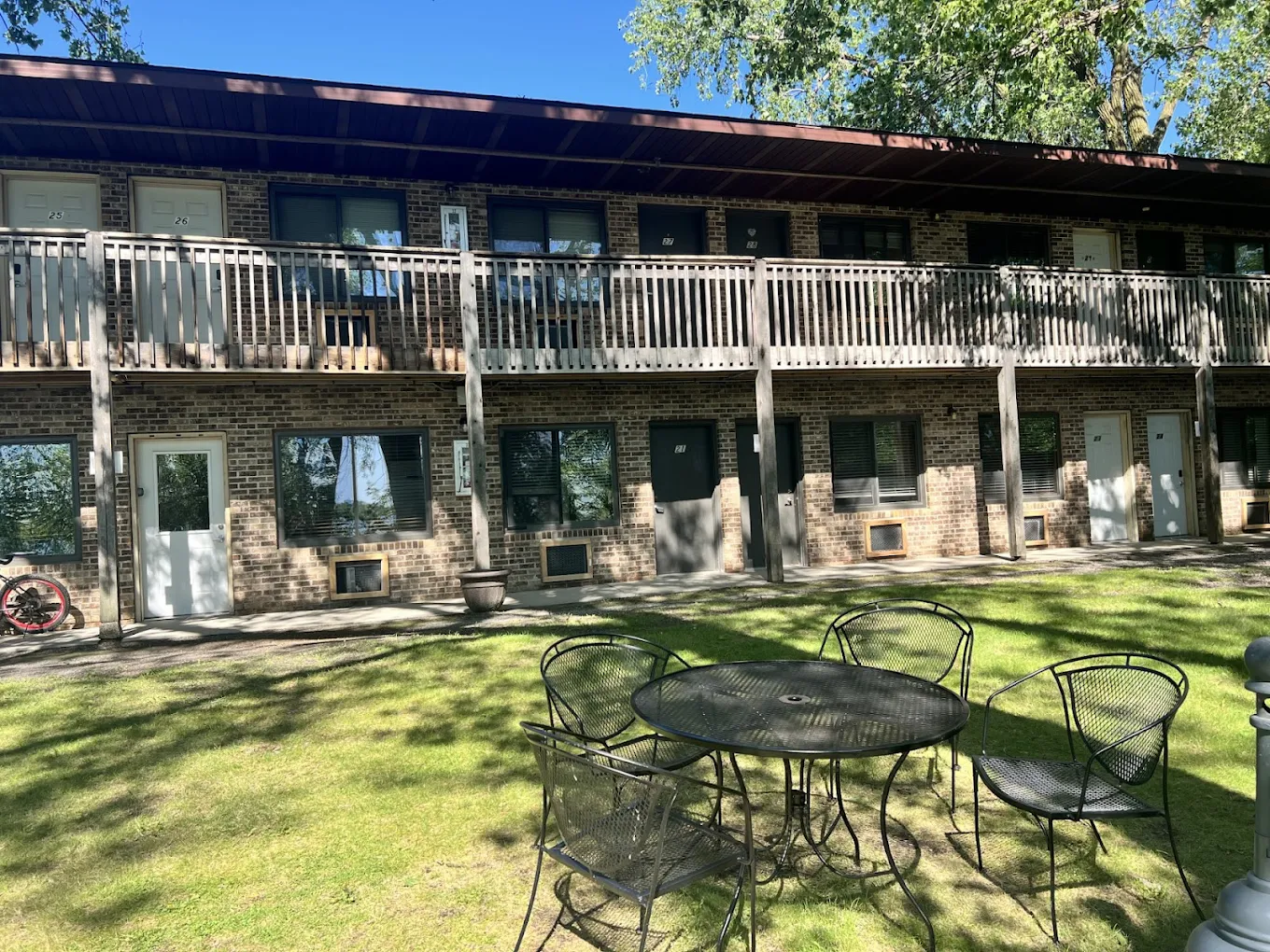 Outdoor Courtyard at Eosis New Beginnings Howard Lake