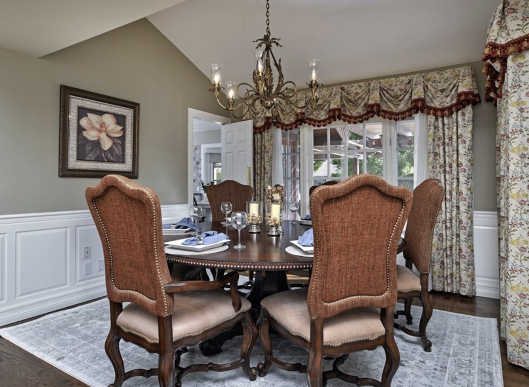 Dining room with table and chairs.
