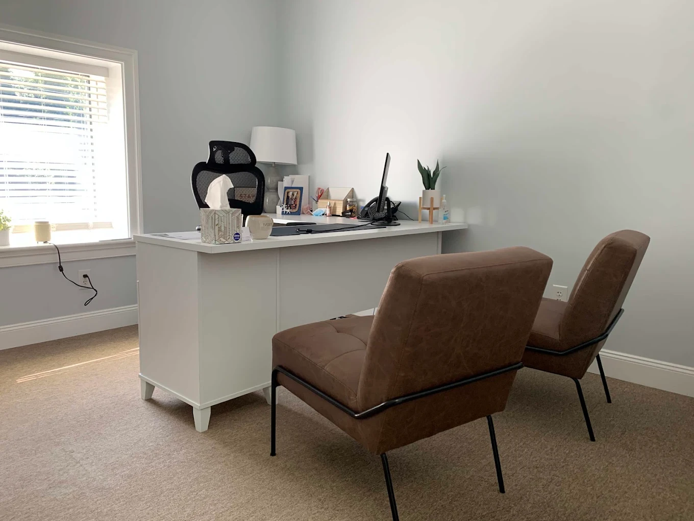 Private consultation room with desk and visitor chairs at Master Center
