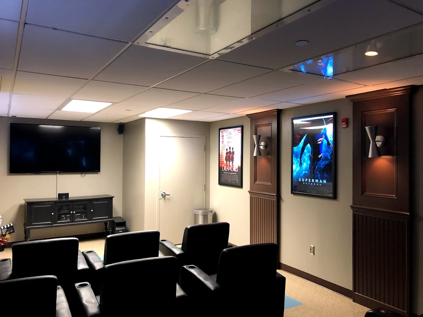 Leather recliners face a TV in a movie room