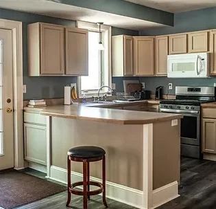 Fully equipped kitchen with appliances and breakfast bar