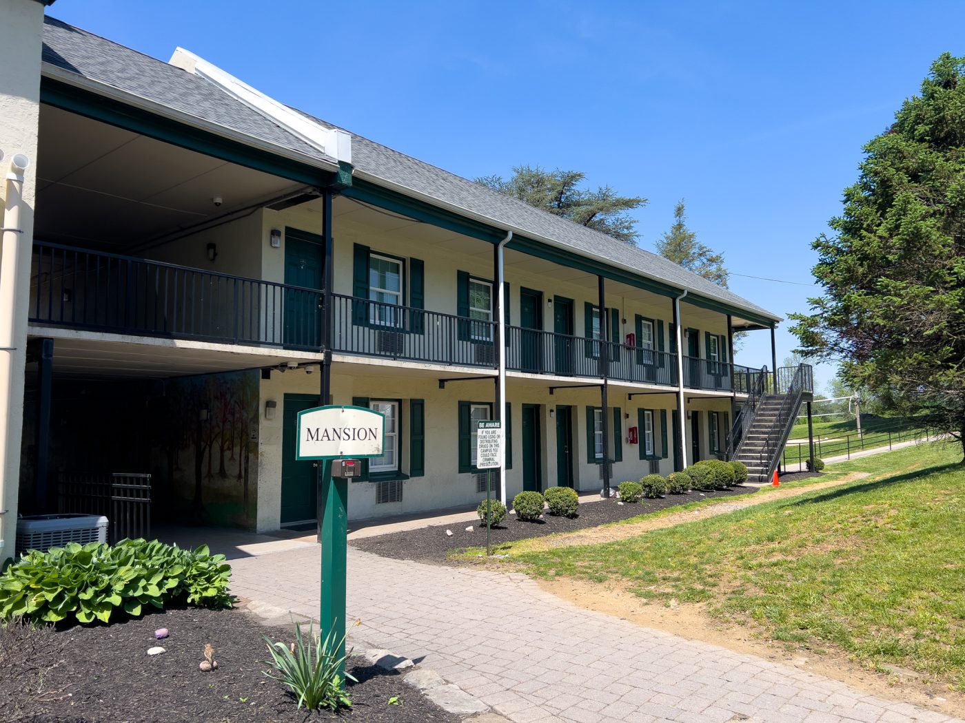 Exterior view of mansion-style residential lodging building at Bowling Green Brandywine