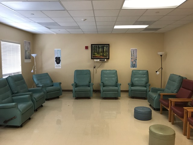 Acupuncture treatment room with reclining chairs in a circle