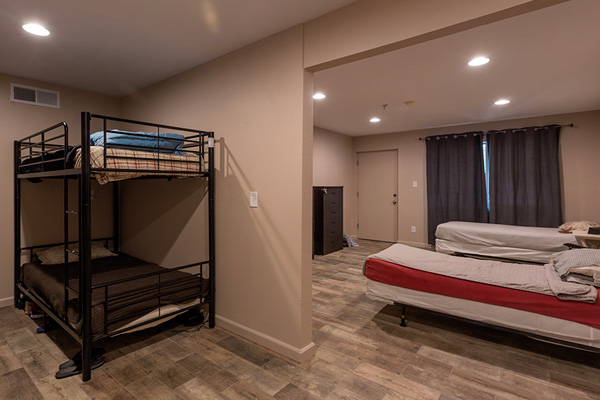 Bedroom with bunk beds and single beds